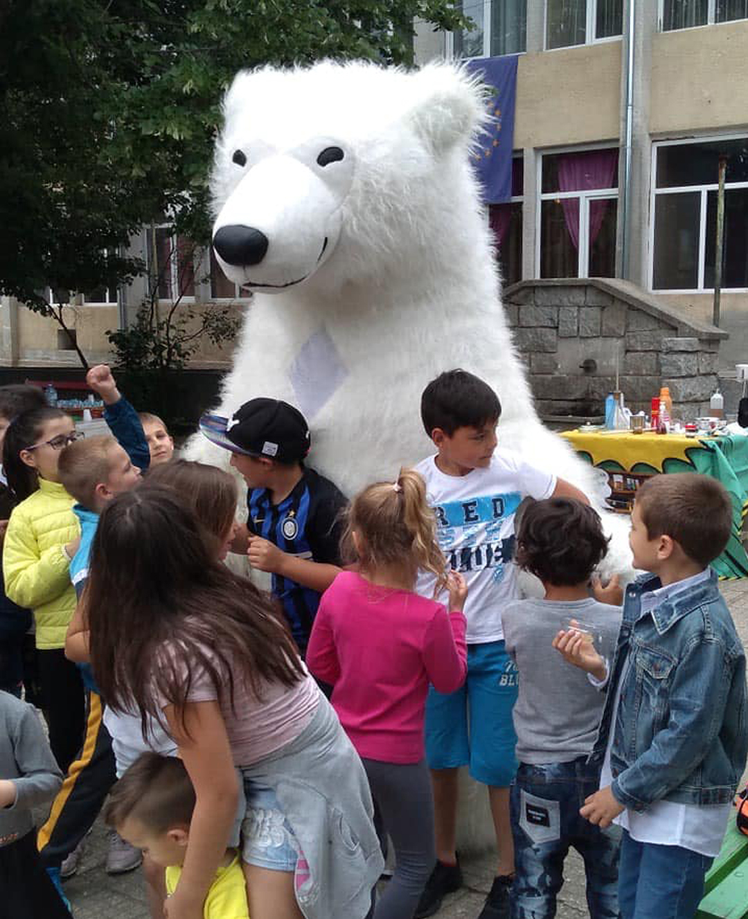 Мечо с децата